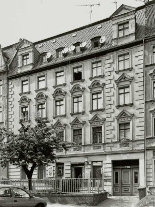 Görlitz. Wohnhaus mit Gaststätte, Emmerichstraße 72 (um 1895). Straßenansicht