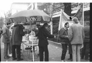 Kleinbildnegative: Infostand der ÖTV, Prälat Schöneberg, 1984