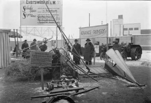 Besucher der Grünen Woche in der Sektion für Landmaschinen