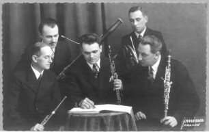 Krakauer Bläserquintett. Fotografie (Weltpostkarte mit Widmung verso an Theodor Blumer, bezeichnet 31.1.1936). Krakow, vor 1937