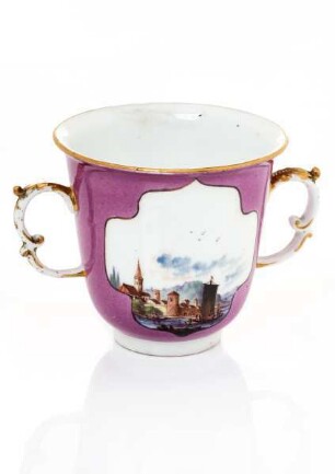 Tasse mit Flusslandschaften