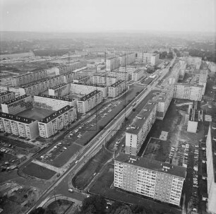 Wohngebiet Fritz Heckert in Chemnitz : Neubaublocks an der Stollberger Straße in Chemnitz-Kappel; Blickrichtung Norden