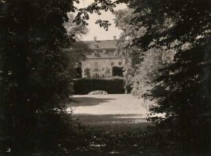 Dahlen. Schloßpark. Durchblick zur Ostseite des Schlosses