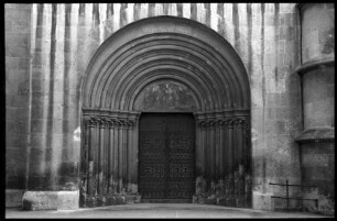 Wiener Neustadt: Romanisches Hauptportal