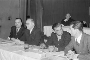 Auf dem II. Bundeskongress der Domowina in Bautzen 15.-16.4.1952 : II. Zwjazkowy kongres Domowiny w Budyšinje : Bautzen / Budyšin