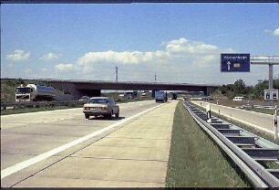 Hauptfahrbahn Ost (Heilbronn Richtung Mannheim): Brücke Südost (Hauptfahrbahn Ost der B36) von Süden