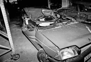 Bauhof: Verkehrsunfall durch umgestürzten Baum: abgeschleppter Unfall-Pkw mit eingedrückter Fahrerkabine: 4. Februar 1999