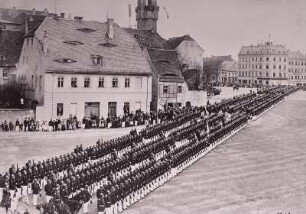 Parade des Königlich-Sächsischen Infanterieregiments Nr. 103 auf dem Kornmarkt in Bautzen