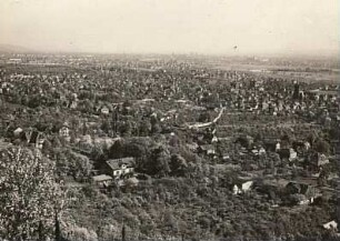 Radebeul-Ost. Lößnitz. Blick vom Spitzhaus auf Dresden