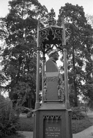 Johann-Peter-Hebel-Denkmal im Schlossgarten