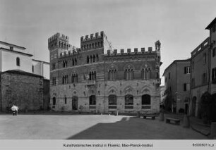 Piazza Dante Alighieri, Piazza del Cisternone, Piazza Grande, Grosseto