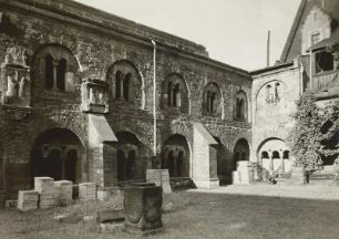 Magdeburg, Dom St. Mauritius und St. Katharina, Außenaufnahme, : Kreuzgang, Südflügel, vom Kreuzgarten aus gesehen