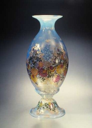 Vase mit Blumenranken