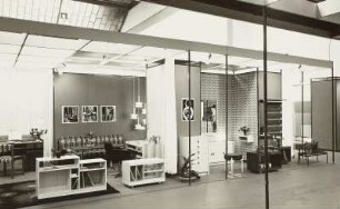 Ausstellungskojen mit Kleinmöbeln verschiedener Hersteller