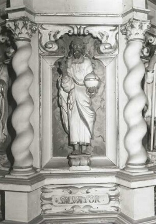 Kanzel : Kanzel. Holz, weiß und golden gefasst. 1666. Detail: Christus vom Kanzelkorb. Haldensleben, Stadtkirche
