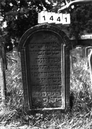Grabstein 1441 (Index: 100098127) Maße HxBxT: 126x56x12 cm: Grabstein 1441