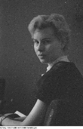 Verschiedene Veranstaltungen des Demokratischen Frauenbundes Deutschlands (DFD), Verleihung der Goldenen Nadel an Naumann, Salatzubereitungskurse, u.a., November 1964 & Bezirksdelegierten-Konferenz des Demokratischen Frauenbundes Deutschlands (DFD), April 1969