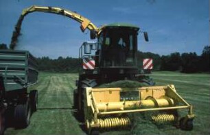 Fotografie: Ernteverfahren, Grassilage, Maishäcksler selbstfahrend, Parallelverfahren, Ertragsmessung
