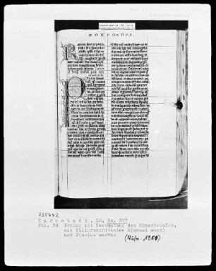 Neues Testament — Initialen R(omani sunt) und P(aulus servus), Folio 84recto