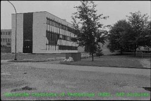 Außenansicht eines Erweiterungsbaus des Instituts für Kernverfahrenstechnik (IKVT), von Norden