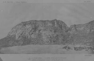 Wüstenlandschaft : Die Landschaft der algerischen Sahara mit dem Rand eines Plateaus