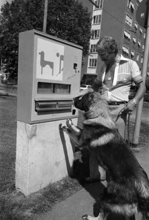 Versuchsweise Aufstellung von vier Automaten zur Ausgabe von Hundekot-Reinigungs-Sets in Karlsruher Grünanlagen durch das städtische Gartenbauamt