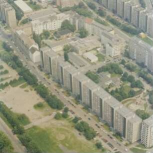 Dresden-Johannstadt. Wohnbauten (1972-1975; K. Röthig) zwischen Bönischplatz/ Pfotenhauerstraße, Bundschuhstraße und Florian-Geyer-Straße. Luftbild-Schrägaufnahme von Westsüdwesten