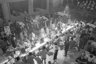 Lehrlings-Frisieren der Friseurinnung Karlsruhe in der Durlacher Festhalle.