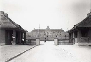 Zwickau-Marienthal, Neue Krankenanstalt : Zwickau-Marienthal. Neue Krankenanstalt. Eingangsfront mit Verwaltungsgebäude