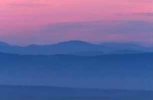 Frankreich. Bourgogne. Saone et Loire. Mont Saint Vincent. Morgenstimmung