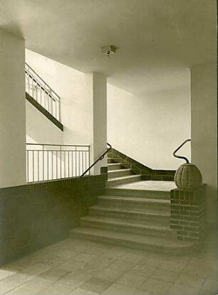 Fischer, Theodor; München - Westend, Bergmannstr.; Ledigenheim - Treppe