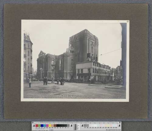 Die Ruinen der großen Michaeliskirche : Gesammtruine von der Mühlenstraße gesehen