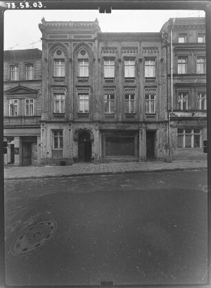 Torgau, Salvador-Allende-Straße (Bäckerstraße) 3. Wohnhaus mit Laden (Baubeginn um 1520, Umbau 1871). Straßenfront