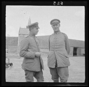 Fresnes-les-Montauban (Dep. Pas-de-Calais, Frankreich): Hauptmann Hermann und Leutnant Spinnhirny