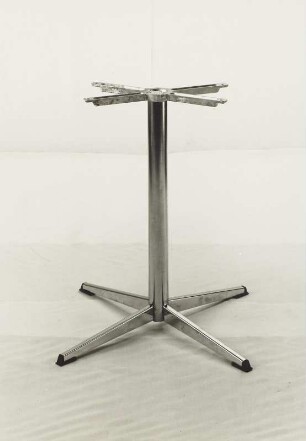 Metallfuß für einen Tisch