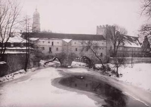 Amberg. Brücke "Stadtbrille" über die Vils gegen Stadtkirche St. Martin. Winteraufnahme