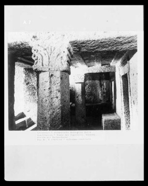 Tomba dei Capitelli