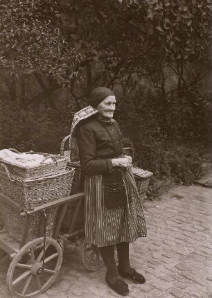 Altenburgerin in Tracht