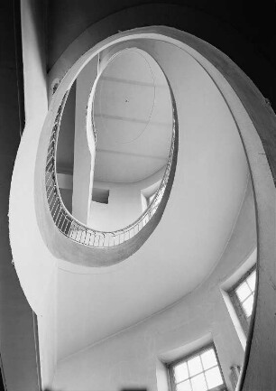 Weimar. Hochschule für Architektur und Bauwesen. Treppenhaus : Weimar. Hauptgebäude der Hochschule für Architektur und Bauwesen. Treppenhaus