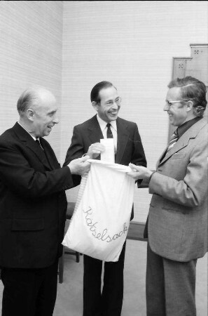 Freiburg: Erzbischöfliches Ordinariat, Jugendpreisverlosung, Generalvikar Schlund, Pfarrer Klug, Deval