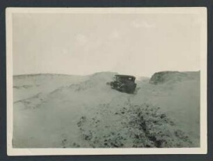 Unser Auto auf dem Asadabader Pass auf der Fahrt nach Teheran in Schnee festgefahren