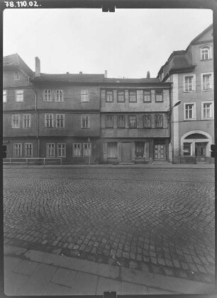 Schmalkalden, Weidebrunner Gasse 1/3. Wohnhäuser mit Laden. Straßenfront