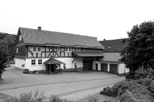 Wohnhaus (Einhaus, Massivbau und Fachwerk); Burgwald, Brückenstraße 3