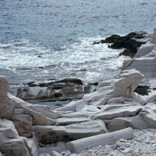 Thasos, Alikí. Säulenschaft im antiken Steinbruchgelände