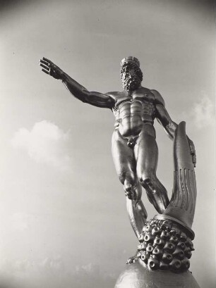 Genius der Stadt : Genius der Stadt (Goldener Rathausmann), Bronze, vergoldet; Höhe 5,35 m. 1908. Dresden-Altstadt, Neues Rathaus