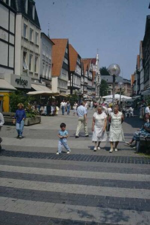 Lange Straße, Detmold, sonnig; farbig
