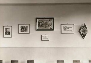 Meißen. 2. Volksschule. Wandschmuck im HJ-Zimmer