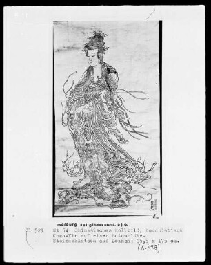 Kuan-Yin auf einer Lotosblüte