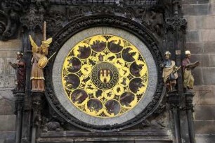 Astronomische Uhr in Prag : Blick auf die astronomische Uhr am Prager Altstädter Rathaus, aufgenommen 2008