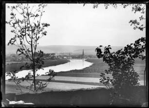 Holzminden. Blick von der Gaststätte Kiekenstein Richtung Altstadt mit Weser